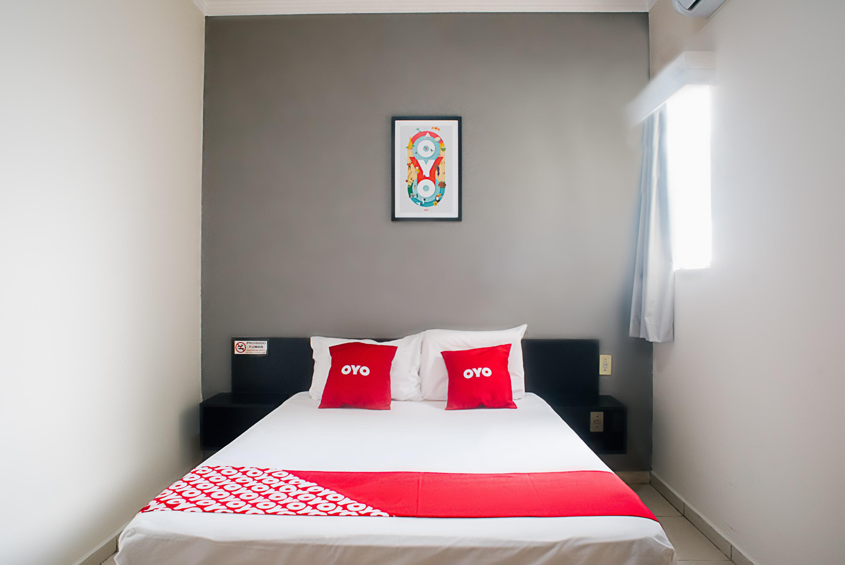 Oyo Cerrado Hotel, Campo Grande กัมโปกรันเด ภายนอก รูปภาพ A room at OYO 151, a hotel in Jakarta, Indonesia