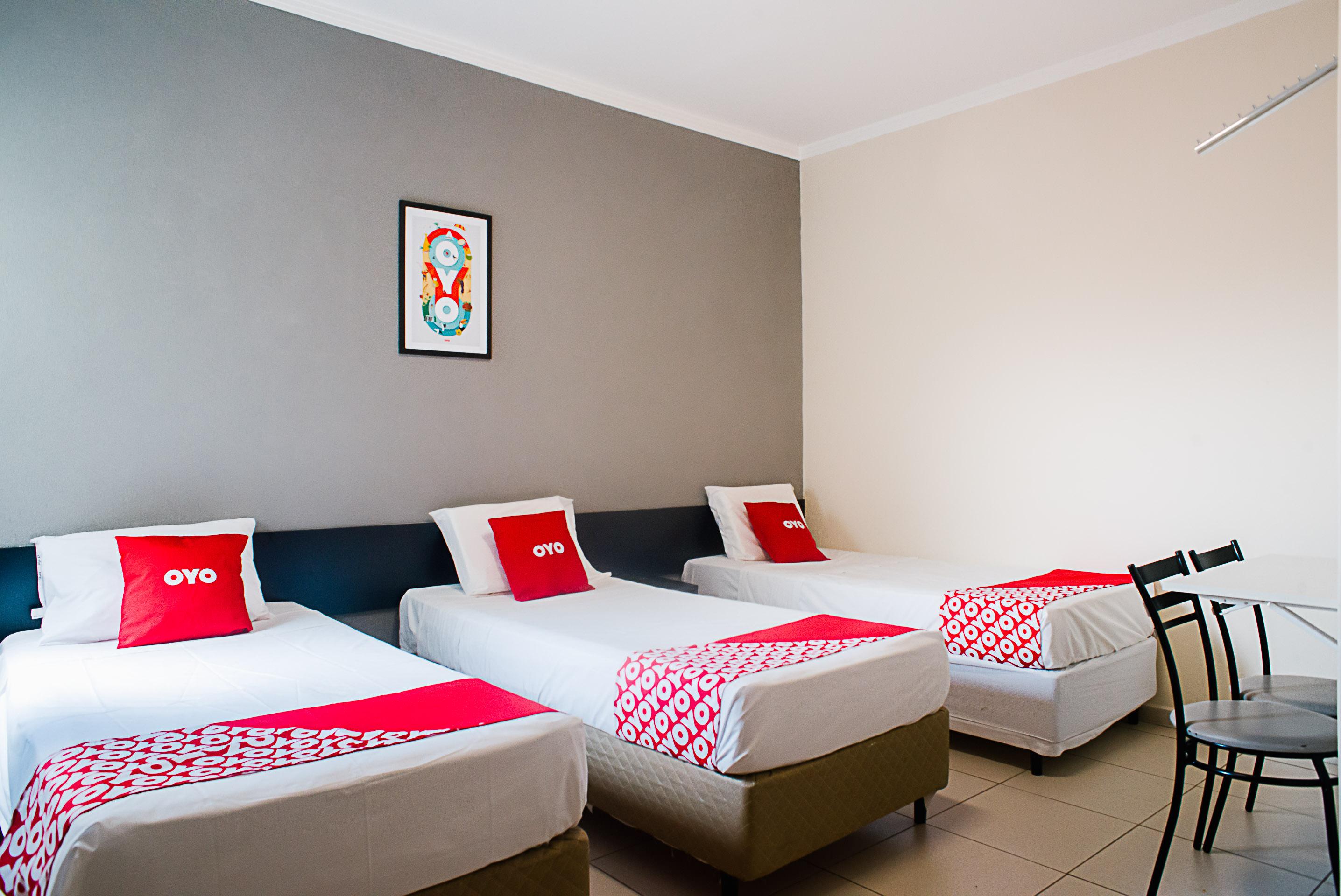 Oyo Cerrado Hotel, Campo Grande กัมโปกรันเด ภายนอก รูปภาพ A typical OYO hotel room in Mexico City