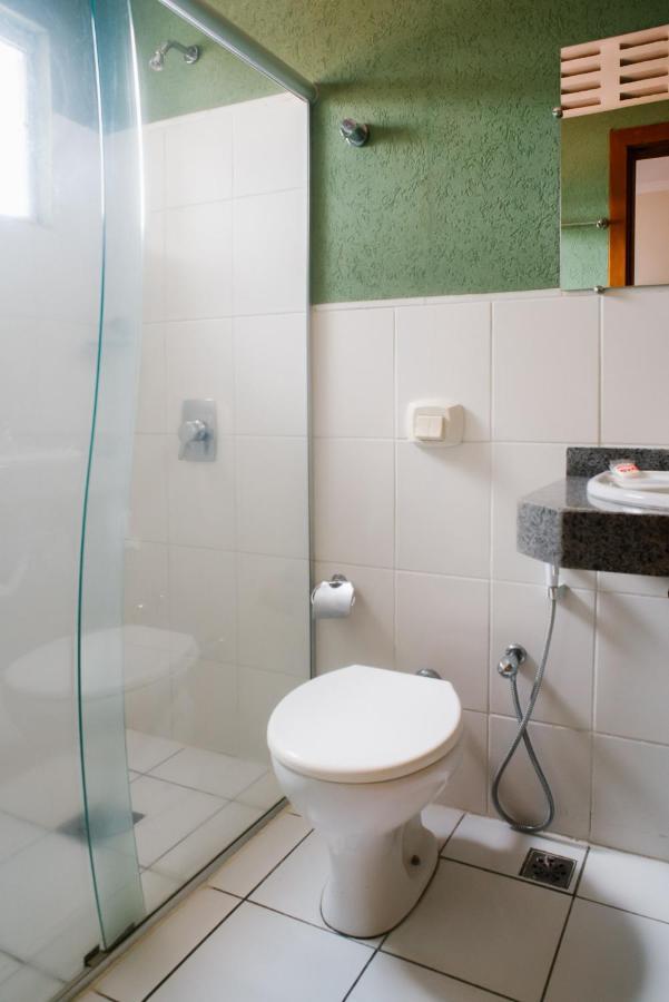 Oyo Cerrado Hotel, Campo Grande กัมโปกรันเด ภายนอก รูปภาพ Bathroom with shower cubicle